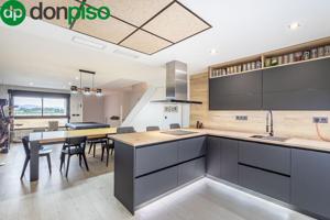 ¡IMPRESIONANTE CASA CON CALIDADES TOP Y COMPLETA DE EXTRAS EN MARACENA! photo 0