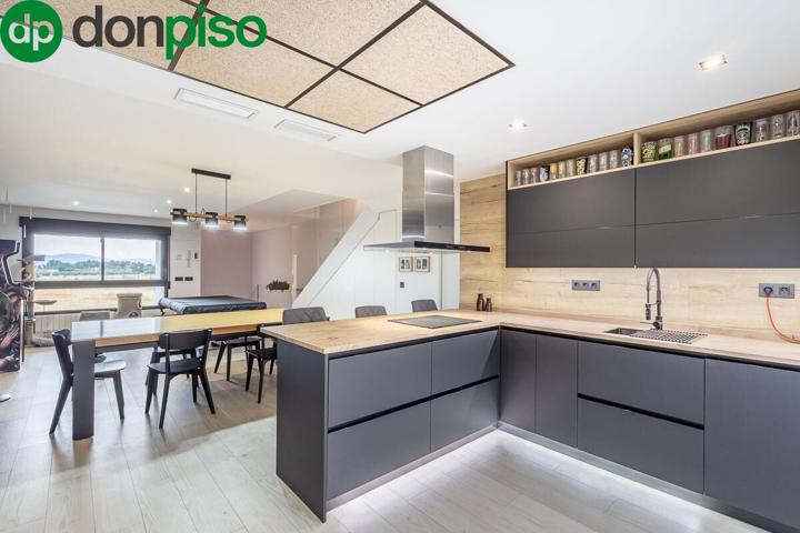 ¡IMPRESIONANTE CASA CON CALIDADES TOP Y COMPLETA DE EXTRAS EN MARACENA! photo 0