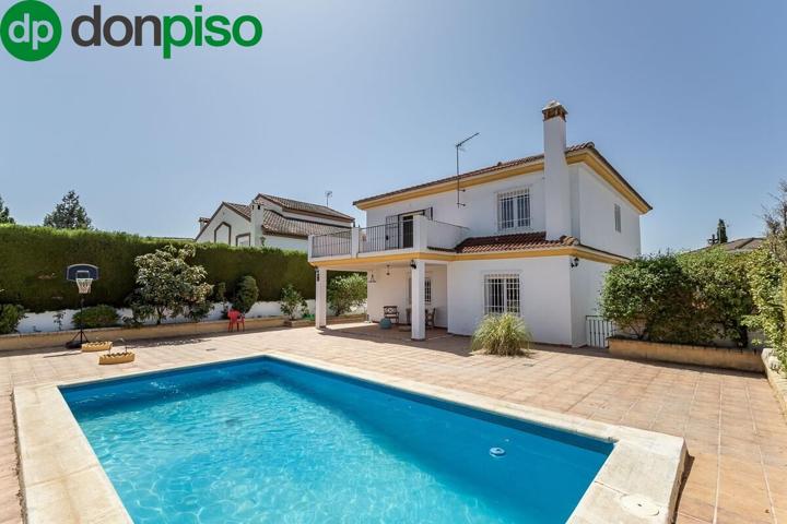 Chalet independiente con piscina en la prestigiosa Urbanización Monteluz, Peligros (Granada) photo 0