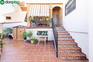 Casa a la venta en Peligros con grandes espacios y vistas despejadas photo 0