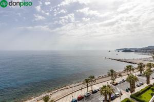 Oportunidad única en la Costa Tropical: piso de 4 dormitorios en primerísima línea de playa photo 0