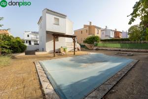 Chalet con gran parcela y piscina en Loma Verde, Albolote photo 0