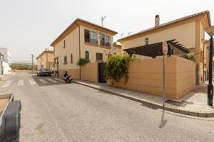 Exclusiva casa independiente en El Chaparral, Albolote. Una joya en una de las zonas más demandadas. photo 0