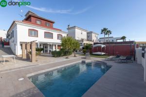 🌟 Exclusiva villa con energía solar, apartamentos turísticos y piscina privada photo 0
