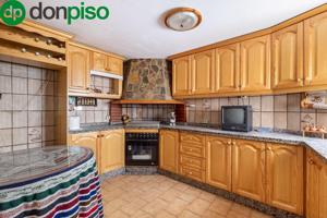 Gran casa en esquina para reformar en Güéjar Sierra photo 0