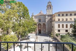 ¡CASA CON ENCANTO Y VISTAS EN PLENA PLAZA DE SANTO DOMINGO... EN EL EMBLEMÁTICO BARRIO DEL REALEJO! photo 0