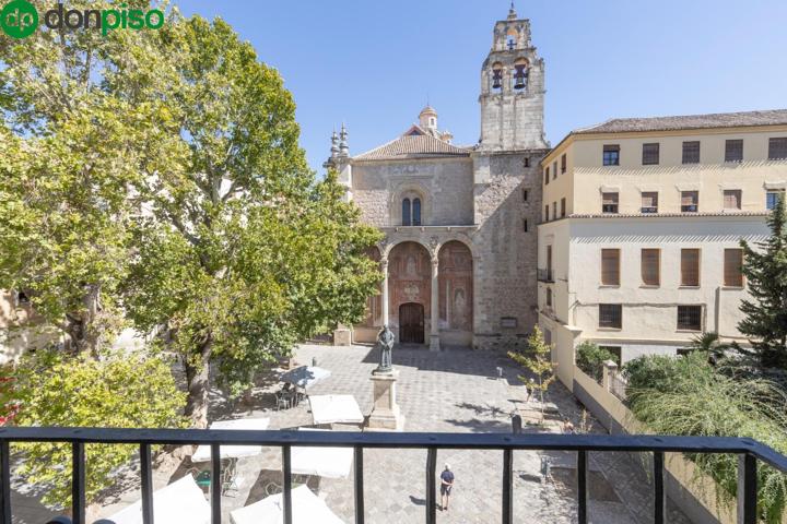 ¡CASA CON ENCANTO Y VISTAS EN PLENA PLAZA DE SANTO DOMINGO... EN EL EMBLEMÁTICO BARRIO DEL REALEJO! photo 0