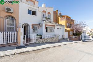 Preciosa Casa con 4 Dormitorios y torreón-despacho y cochera en zona tranquila de Huétor Vega photo 0