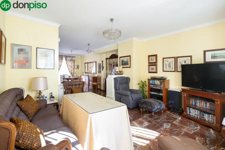 Espectacular casa ubicada en el exclusivo barrio de Albayda, diseñada con una distribución funcional photo 0