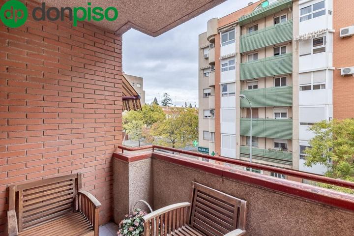 Piso VPO en Joaquina Eguaras con 4 dormitorios, salón, cocina y dos baños photo 0