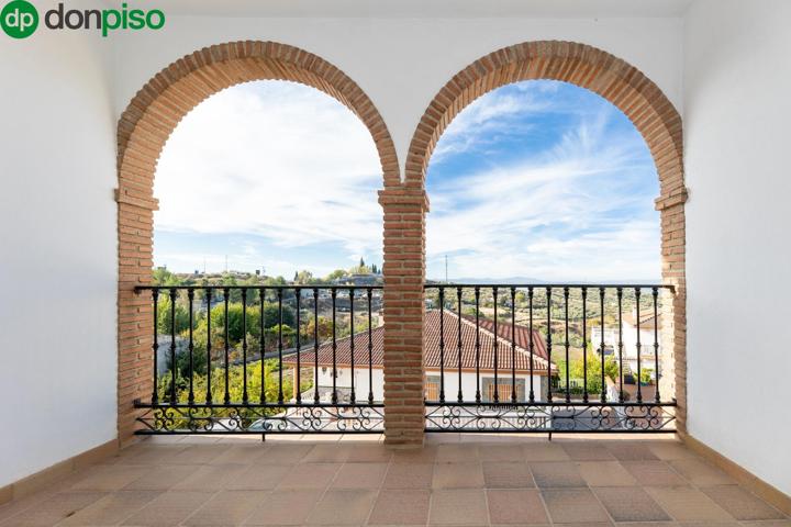 Casa en venta en el centro de Alfacar – Amplia, luminosa y muy funcional photo 0