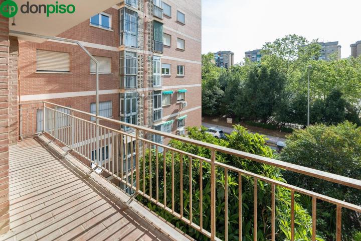 Oportunidad Única en Calle Luz Casanova, se entrega íntegramente reformado y a estrenar photo 0