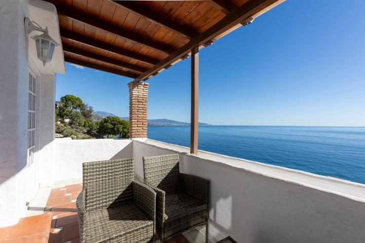 EL PRIVILEGIO DE VIVIR DONDE OTROS SOLO VERANEAN, Chalet Independiente en Primera Línea de Mar photo 0