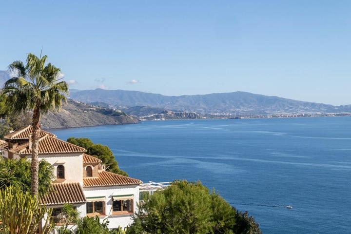 EL PRIVILEGIO DE VIVIR DONDE OTROS SOLO VERANEAN, Chalet Independiente en Primera Línea de Mar photo 0