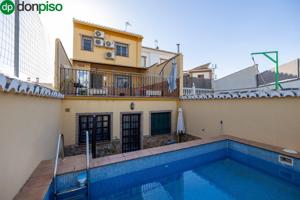 Adosado con piscina, en la mejor zona de Pulianas photo 0