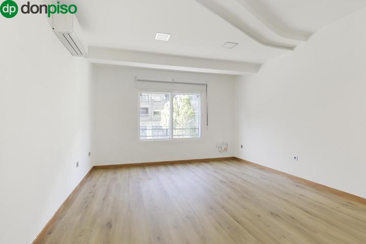 Se vende vivienda acondicionada como oficina en pleno Camino de Ronda photo 0