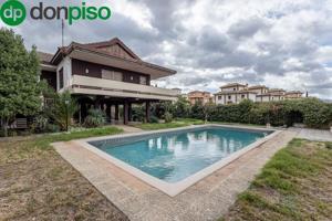 Gran casa con parcela y piscina en Cájar photo 0