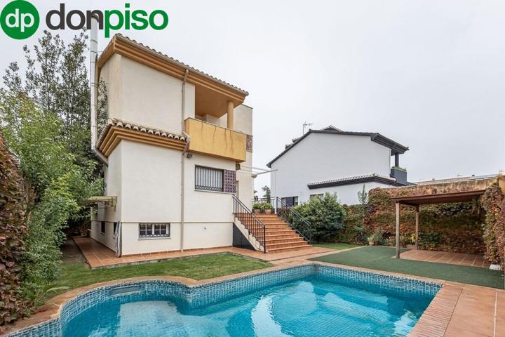 AMPLIA CASA CON PISCINA Y JARDIN EN PELIGROS photo 0