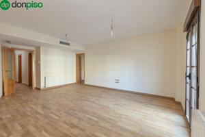 Piso a Estrenar en La Zubia con Terraza y Garaje Incluido photo 0