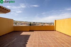 Ático luminoso con gran terraza en La Zubia y plaza de garaje photo 0