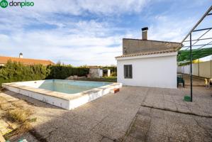 Parcela urbanizable con casa y piscina en Maracena photo 0