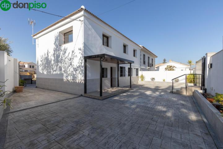 ESPECTACULAR CHALET PAREADO EN LA ZUBIA photo 0