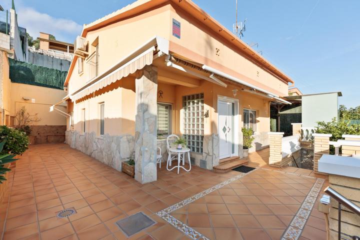 Chalet - Torre - Sant Boi de Llobregat photo 0