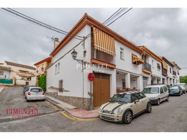 Casa en La Zubia con amplio patio y tres dormitorios. photo 0