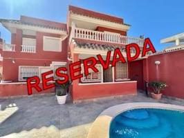 ESTUPENDA CASA EN REDOVÁN DE 260M2, SEMI-NUEVA CON PISCINA COMUNITARIA , ASCENSOR, GARAJE ¡VISITELO! photo 0