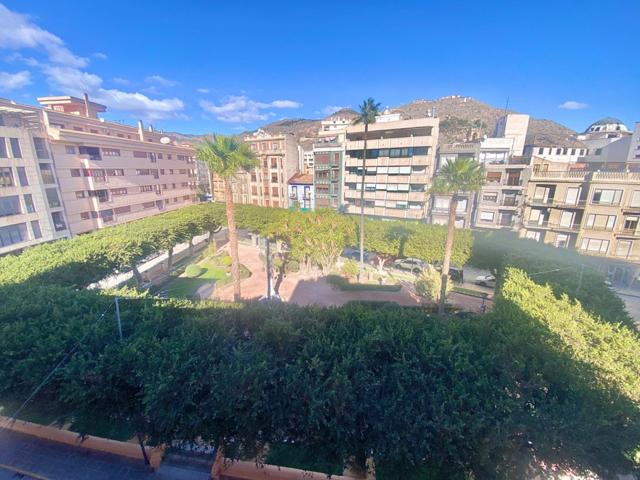 ESTUPENDA VIVIENDA EN LA PLAZA NUEVA, REFORMADA, AMUEBLADA, BALCÓN (GARAJE OPCIONAL) PREGUNTE YA!! photo 0