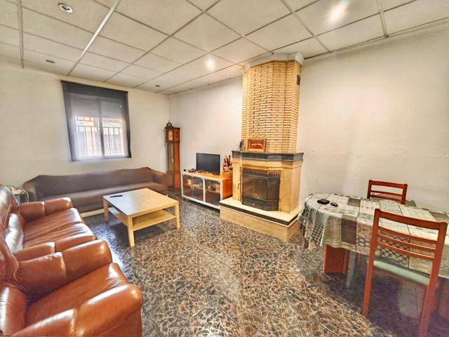 ESTUPENDA CASA EN ORIHUELA CON CHIMENEA Y TERRAZA AMPLIA, LISTA PARA ENTRAR A VIVIR.... ¡VISITELA! photo 0