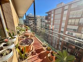 ESTUPENDA VIVIENDA EN EL CENTRO DE ORIHUELA, DE 4 DORM, 2 BAÑOS, AMPLIO BALCÓN... PASE SU OFERTA YA! photo 0