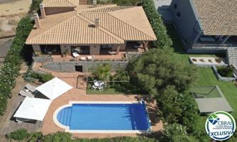 Villa moderna bien ubicada ideal para vivir todo el año o como casa de vacaciones con gran potenci photo 0