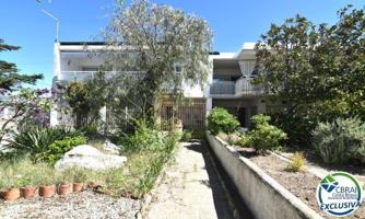 Oportunidad un piso a renovar en Santa Margarita, Roses, con un amplio jardín privado de 207 m2. photo 0