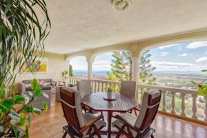 HERMOSA CASA CON VISTAS AL MAR Y A LA BAHÍA photo 0