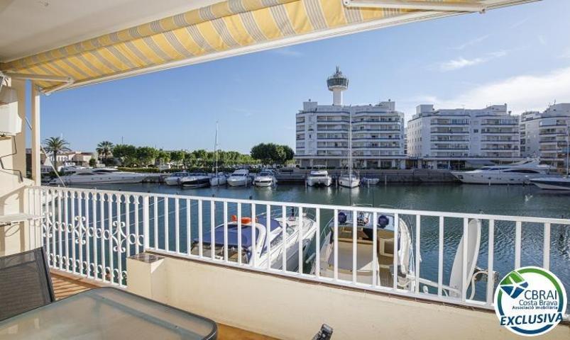 Precioso apartamento vacacional reformado en venta en el centro de Empuriabrava con magníficas vista photo 0