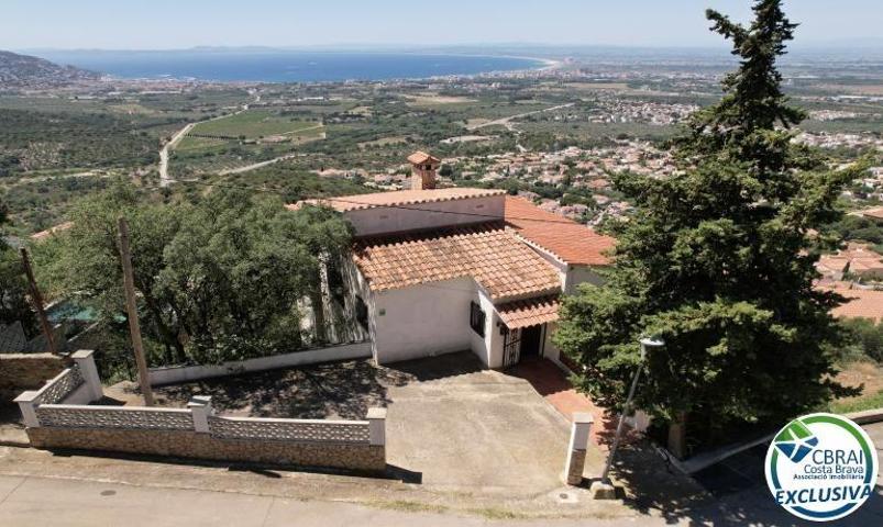 ¡Casa para Reformar con Increíbles Vistas al Mar! photo 0