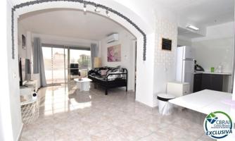 Apartamento reformado con un dormitorio, vista lateral al mar y piscina comunitaria en venta photo 0