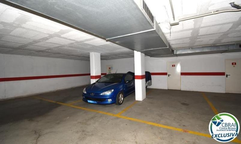 ROSAS - SANTA MARGARITA: Aparcamiento subterráneo con trastero en venta photo 0