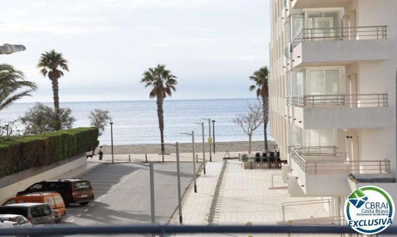 Bonic apartament amb vistes al mar, 2 habitacions, 2 terrasses a 100 metres de la platja. photo 0