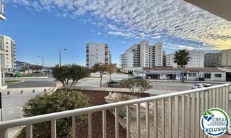 Moderno apartamento reformado con licencia turística a solo 100 metros de la playa, con vistas al ma photo 0