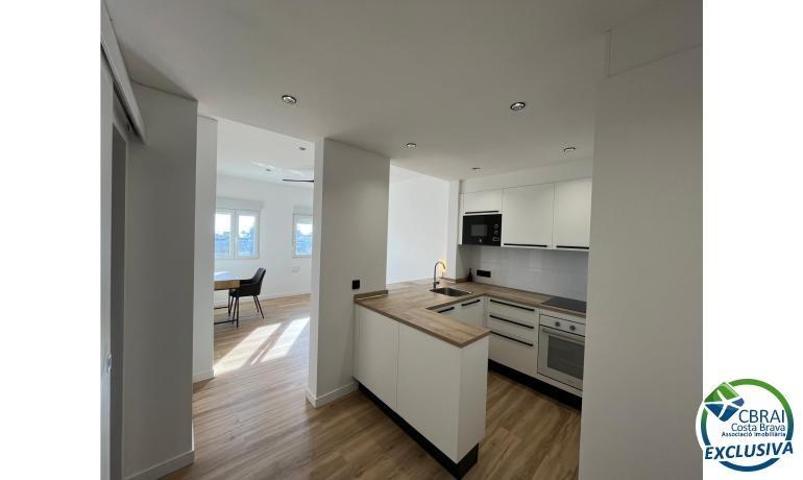 Piso completamente reformado de 47 m2 en venta en el centro de Empuriabrava. photo 0