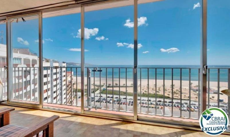 Apartamento de 2 dormitorios a reformar con impresionantes vistas al mar photo 0