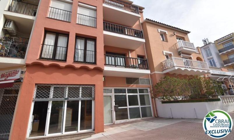 Local convertido en vivienda con plaza de parking en Gran Reserva, Empuriabrava photo 0