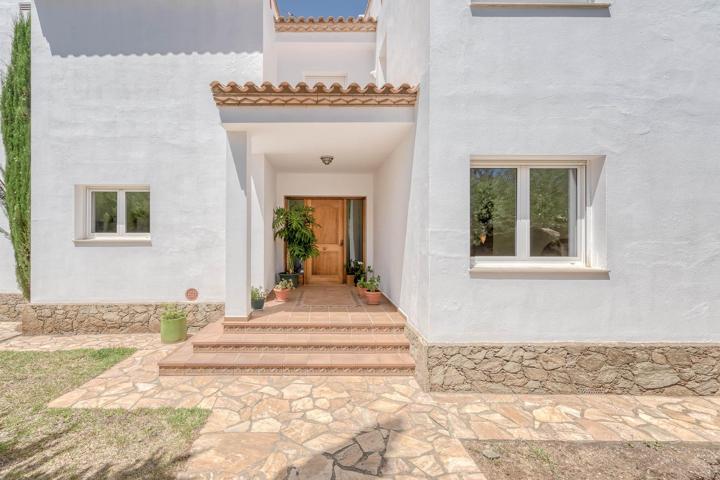 ELS GRECS Exclusiva villa de lujo de 348 m² en una amplia parcela de 755 m² photo 0