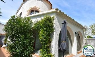 EMPURIABRAVA: Magnífica casa de dos dormitorios llena de encanto se vende photo 0