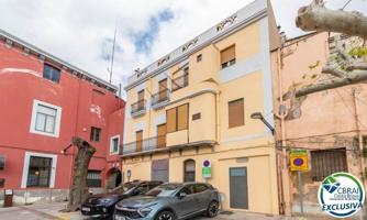 Venta de EDIFICO COMPLETO en el centro de LA JONQUERA. photo 0