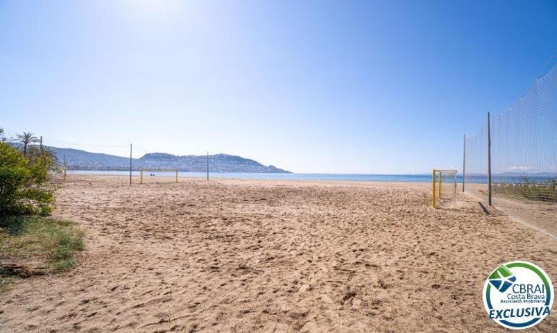 Apartamento reformado en Roses, a solo 30 metros de la playa photo 0