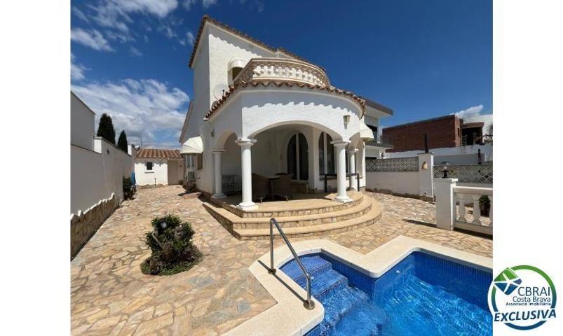 En venta casa al canal orientación sud-este , terreno de 542m2 y amarre de 12m photo 0
