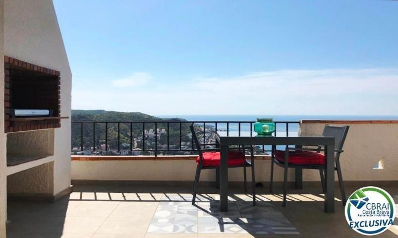 Apartamento totalmente reformado con vistas a la costa y al mar. photo 0